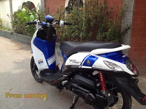 ขายรถมอเตอร์ไซค์มือสองyamaha fino fiสีขาวน้ำเงินดำ ปี2556