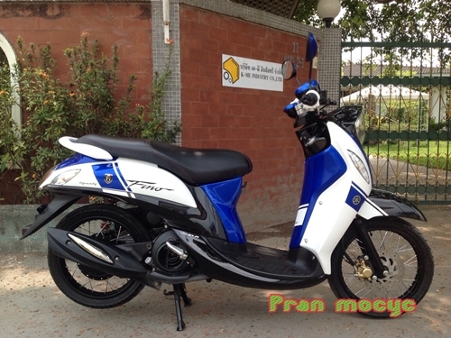 ขายรถมอเตอร์ไซค์มือสองyamaha fino fiสีขาวน้ำเงินดำ ปี2556