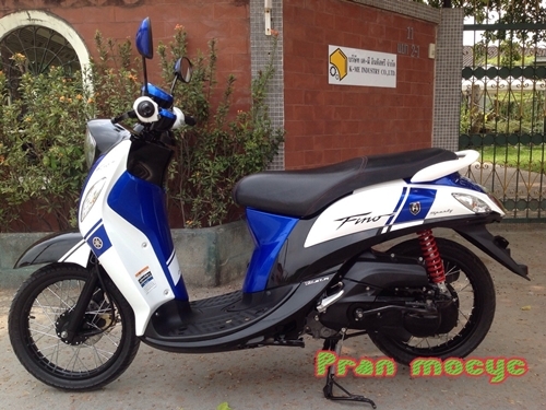 ขายรถมอเตอร์ไซค์มือสองyamaha fino fiสีขาวน้ำเงินดำ ปี2556