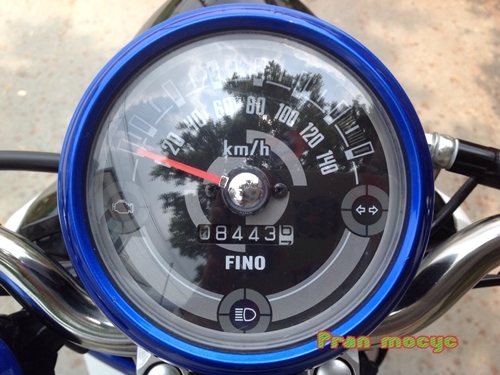 ขายรถมอเตอร์ไซค์มือสองyamaha fino fiสีขาวน้ำเงินดำ ปี2556