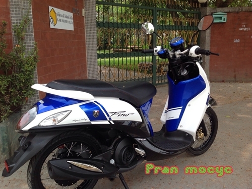 ขายรถมอเตอร์ไซค์มือสองyamaha fino fiสีขาวน้ำเงินดำ ปี2556