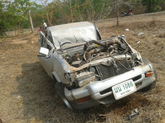 ขายรถอุบัติเหตุ อีซูซุดรากอน อาย ปี1999เกียร์ออโต้ พร้อมเล่มทะเบียน