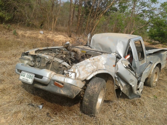 ขายรถอุบัติเหตุ อีซูซุดรากอน อาย ปี1999เกียร์ออโต้ พร้อมเล่มทะเบียน