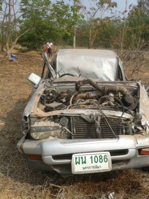 ขายรถอุบัติเหตุ อีซูซุดรากอน อาย ปี1999เกียร์ออโต้ พร้อมเล่มทะเบียน