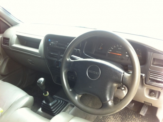 ขาย ISUZU ปี2002 ตู้เเห้ง สภาพดี เครื่อง 2500 Turbo คัสซีสวยจัด