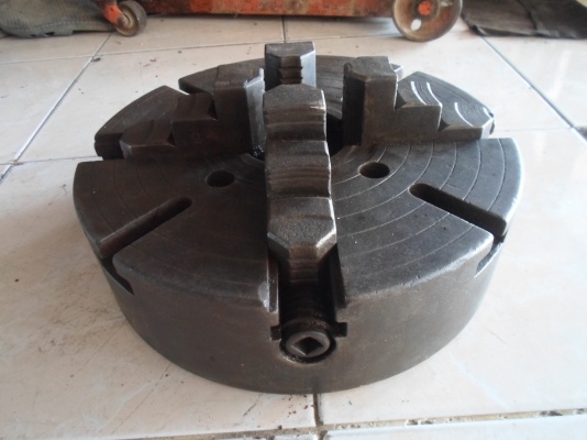 4 จับแท่นกลึง ขนาด  12  นิ้ว  ขาย  4,000  ราคานี้พร้อมจัดส่งให้ 0898217996