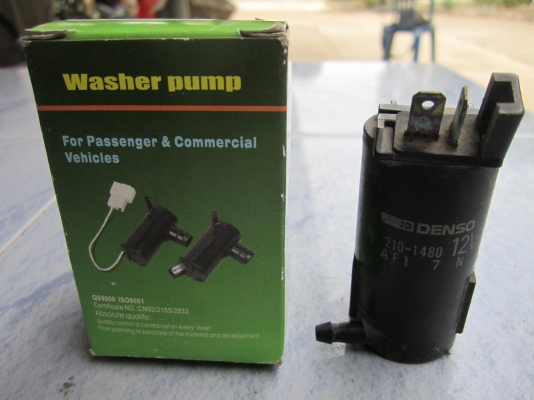ขายมอเตอร์ฉีดน้ำฝน  12 v  denso  สภาพดี