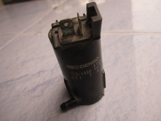 ขายมอเตอร์ฉีดน้ำฝน  12 v  denso  สภาพดี