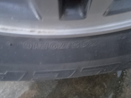 ขายยางรถยนต์ BRIGESTONE 245/70R16 ปี 2009  4 เส้น ราคา 5000 บาท