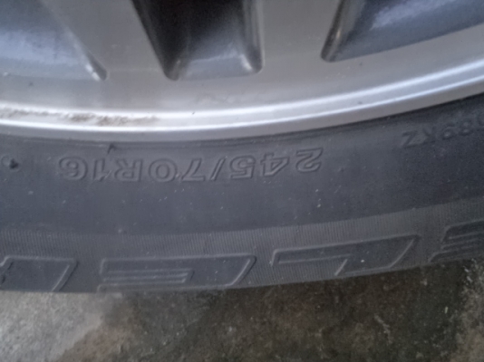 ขายยางรถยนต์ BRIGESTONE 245/70R16 ปี 2009  4 เส้น ราคา 5000 บาท