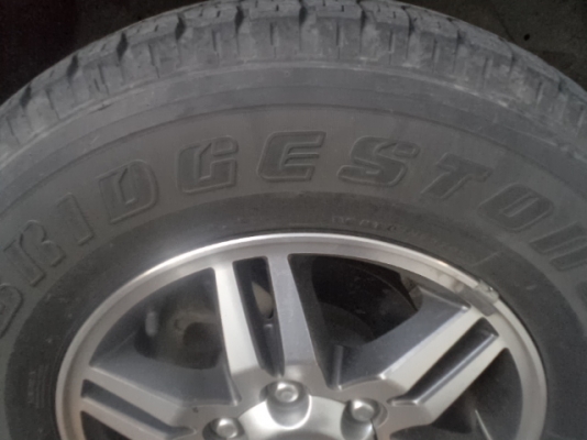 ขายยางรถยนต์ BRIGESTONE 245/70R16 ปี 2009  4 เส้น ราคา 5000 บาท