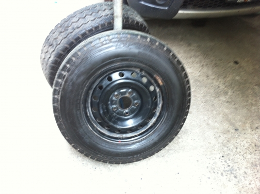 ขายยาง ดันลอป 195R15C พร้อมกระทะเหล็ก 5 รู ใส่มิตซูฯ 2 ล้อ