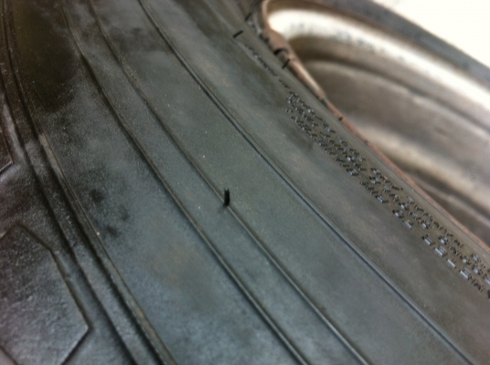 ขายยาง ดันลอป 195R15C พร้อมกระทะเหล็ก 5 รู ใส่มิตซูฯ 2 ล้อ