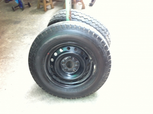 ขายยาง ดันลอป 195R15C พร้อมกระทะเหล็ก 5 รู ใส่มิตซูฯ 2 ล้อ