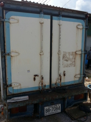 ตู้แห้ง2.2x5.5 ม.ยกลงจาก รถฮีโน่ สภาพดี ยังสวย ไม่มีสนิท ขายถูก....