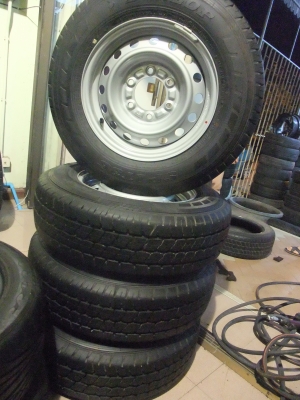 ขายยางป้ายแดง Dunlop 215 70 15 พร้อมกะทะ 6รู สภาพไร้ตำหนิ