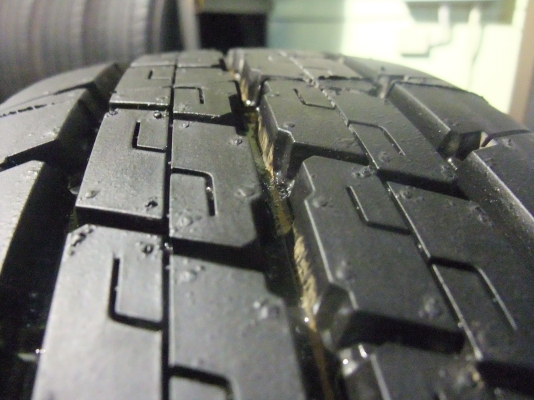 ขายยางป้ายแดง Dunlop 215 70 15 พร้อมกะทะ 6รู สภาพไร้ตำหนิ ขายยางป้ายแดง Dunlop 215 70 15 พร้อมกะทะ 6รู สภาพไร้ตำหนิ