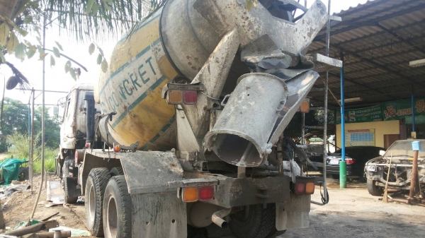 ขายรถโม่ปูนนิสสัน2คัน1400000 ขายรถโม่ปูนนิสสัน2คัน1400000