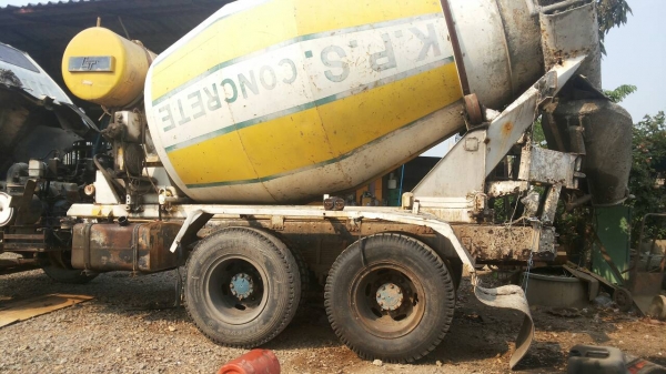 ขายรถโม่ปูนนิสสัน2คัน1400000 ขายรถโม่ปูนนิสสัน2คัน1400000