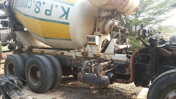 ขายรถโม่ปูนนิสสัน2คัน1400000 ขายรถโม่ปูนนิสสัน2คัน1400000