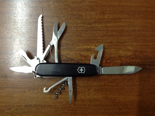 ขายมีด VICTORINOX ขนาด 9 ซม. อุปกรณ์ มากกว่า 10 ชนิด ตัวใหญ่ถูกมากๆ