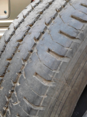 215R14  MICHELIN XCD มี 2 เส้น  TEL.081-427-3941