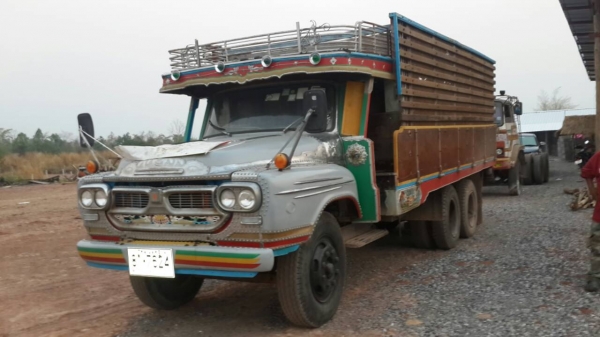 ขายสิบล้อหัวยาว เพลาเดียว เครื่อง HO 6 C ครัชชี 125  สวยจัด 0811838154