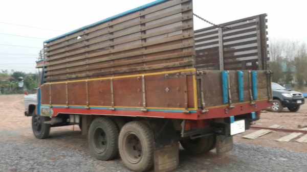 ขายสิบล้อหัวยาว เพลาเดียว เครื่อง HO 6 C ครัชชี 125  สวยจัด 0811838154