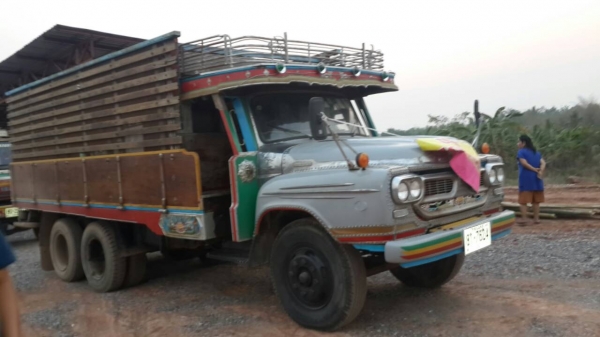 ขายสิบล้อหัวยาว เพลาเดียว เครื่อง HO 6 C ครัชชี 125  สวยจัด 0811838154