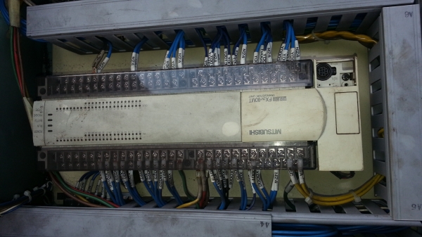 ขายตู้คอนโทรลPLC  ตามรูป