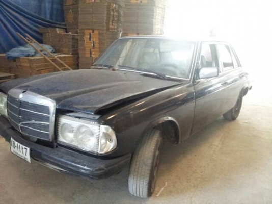 ขายบอดี้benz w123 พวงมาลัยซ้ายพร้อมทะเบียน