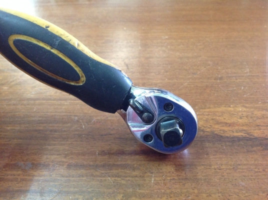 ขายชุดด้ามฟี 2 หัว 1" และ 3 หุน ทั้งชุด แถมข้ออ่อนให้ไว้ใช้งาน รูปทรงแปลกดีไม่เคยเจอ