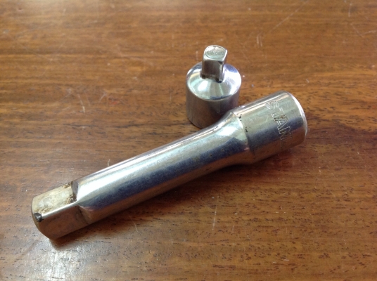 ขายชุดด้ามฟี 2 หัว 1" และ 3 หุน ทั้งชุด แถมข้ออ่อนให้ไว้ใช้งาน รูปทรงแปลกดีไม่เคยเจอ