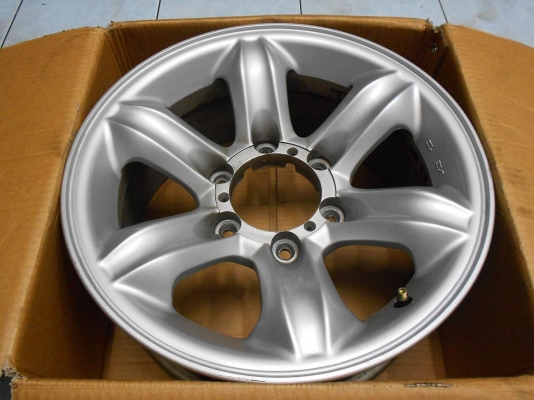 ขายล้อแม็กเปล่า Isuzu ลายเล็บเหยี่ยวขอบ 16(6/139) แท้ เดิม สวยๆ 1 ชุด/ใส่-ถ่วงฟรีค่ะ