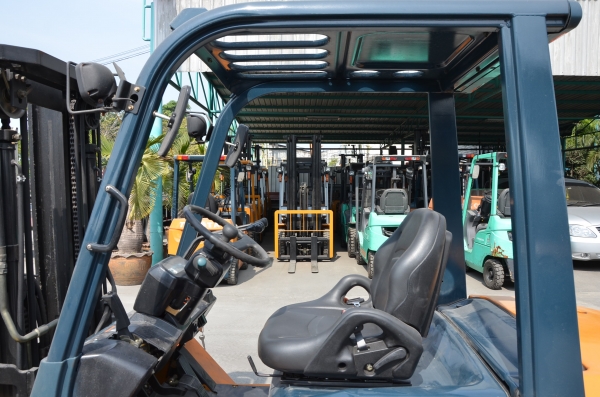 ขาย Toyota 7FD25 ดีเซล Toyota 2Z ออโต้ 2.5 ตัน ยกสูง 4.3 เมตรทรูฟรีสไลด์