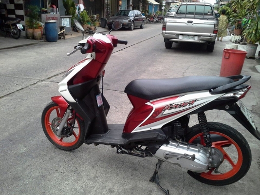 Honda Icon ปี 52 ล้อแม็ค รถสวยมาก ชุดสีสดแทบไม่มีรอย เครื่องเดิม แน่นๆ เอกสารครบ Honda Icon ปี 52 ล้อแม็ค รถสวยมาก ชุดสีสดแทบไม่มีรอย เครื่องเดิม แน่นๆ เอกสารครบ