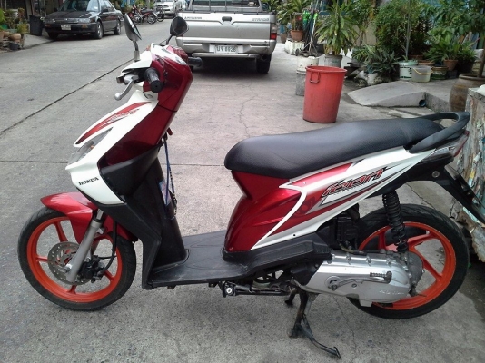 Honda Icon ปี 52 ล้อแม็ค รถสวยมาก ชุดสีสดแทบไม่มีรอย เครื่องเดิม แน่นๆ เอกสารครบ