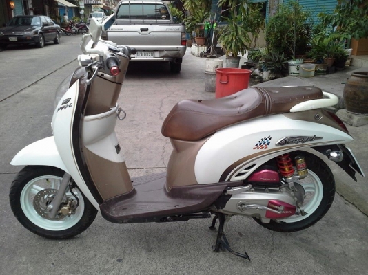 Scoopy i ปี 55 สีขาว ล้อแม็ค รถสวย เครื่องเดิมแน่น ทะเบียนประมูลมาเลขสวยมาก 11 เอกสารครบ