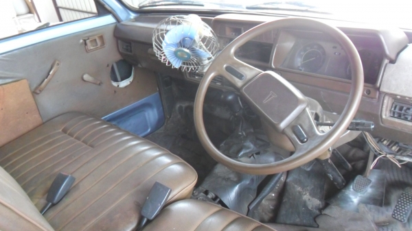 ขายรถตู้เล็กโตโยต้าไลเอชKM20