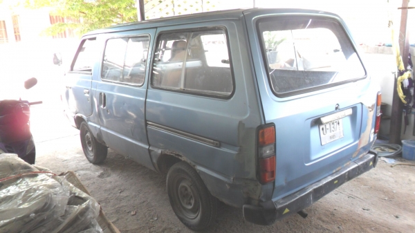 ขายรถตู้เล็กโตโยต้าไลเอชKM20