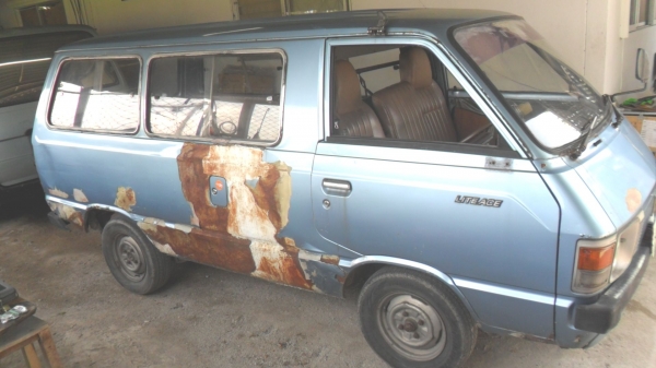 ขายรถตู้เล็กโตโยต้าไลเอชKM20