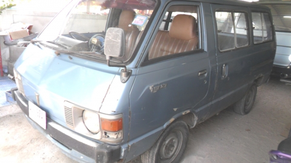 ขายรถตู้เล็กโตโยต้าไลเอชKM20