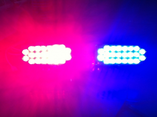 ขาย ไฟฉุกเฉิน สีแดง-น้ำเงิน มีกล่องควบคุม ปรับกระพริบได้ 2 แบบ ขาย 199 บาท พร้อมส่งไปรษณีย์ให้ด้วย หรือวิ่งมารับเองลดได้อีกครับ ทางแยกสามพราน โรงเรียนนายร้อยตำรวจ นครปฐม