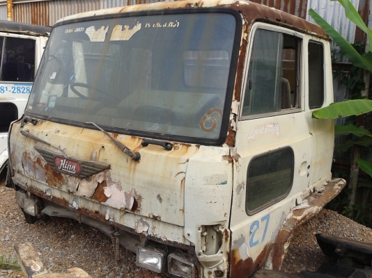 ต้องการขาย / หัวเก๋ง 10 ล้อ มีหลายรุ่นครับ ( ตามสภาพ )