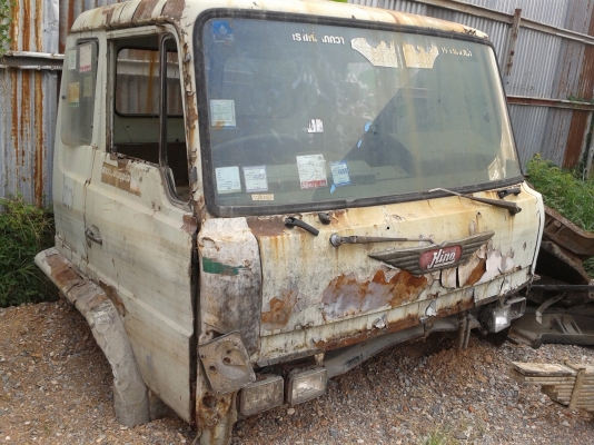 ต้องการขาย / หัวเก๋ง 10 ล้อ มีหลายรุ่นครับ ( ตามสภาพ )