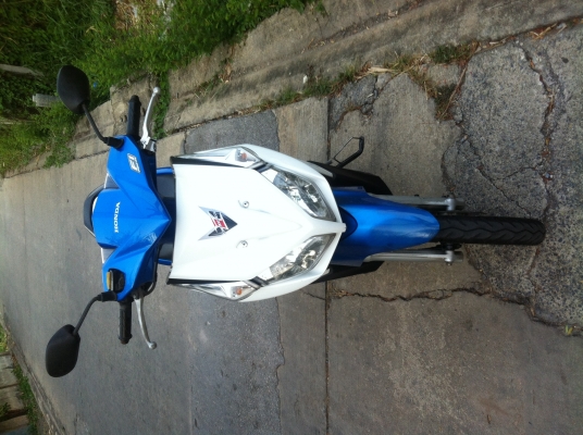 ...ขาย Honda click i สีขาว น้ำเงิน สภาพสวยงาม