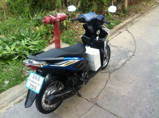 ...ขาย Honda click i สีขาว น้ำเงิน สภาพสวยงาม