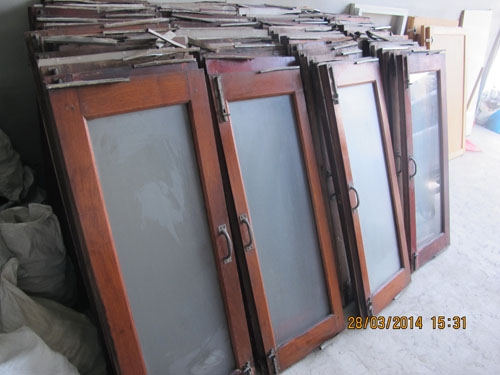 ขายบานหน้าต่างไม้สักแท้ปรับราคาลงเหลือบานละ400บาทสวยๆสไตล์วินเทจ สภาพดีมาก