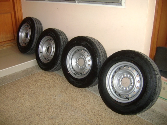 ขายยางใหม่และกระทะล้อเพิ่งจาถอดจากรถใหม่ป้ายแดง อีซูซุAll new isuzu 2014 ยาง 215-70-15