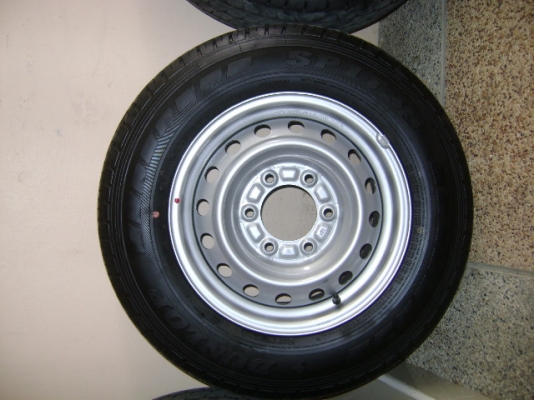 ขายยางใหม่และกระทะล้อเพิ่งจาถอดจากรถใหม่ป้ายแดง อีซูซุAll new isuzu 2014 ยาง 215-70-15